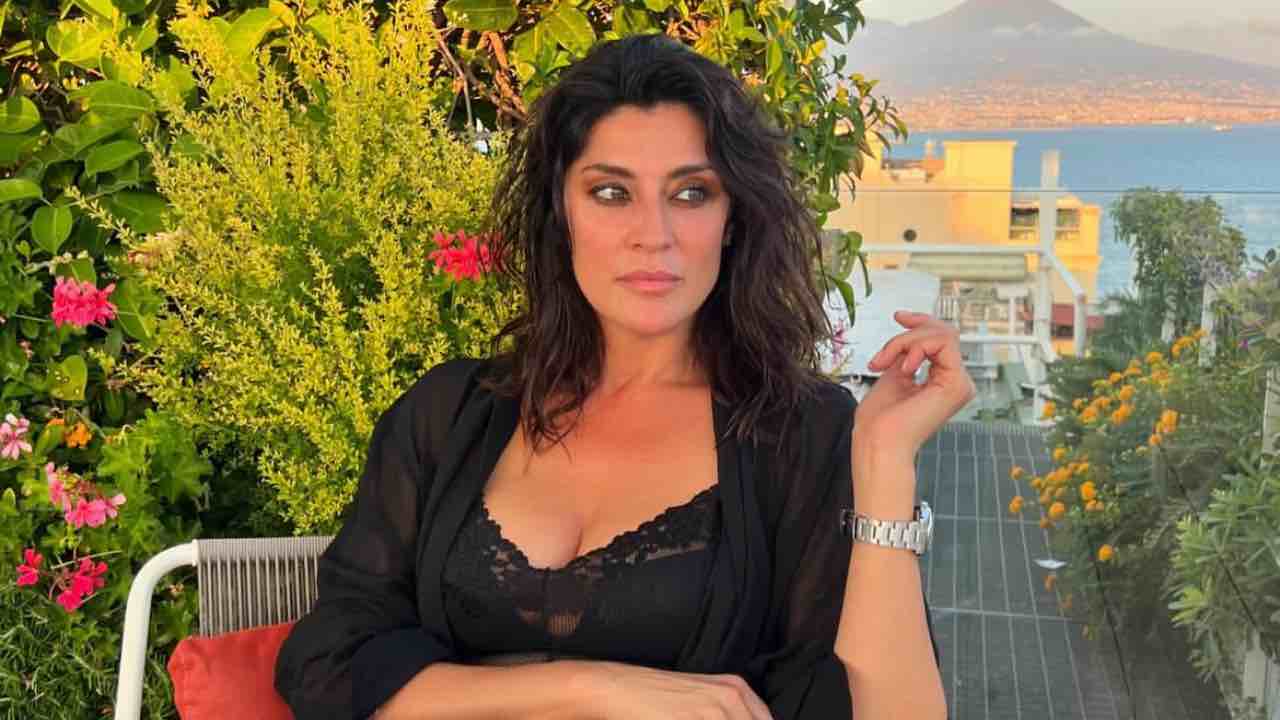 Monica Bellucci Scansati C Elisa Isoardi La Conduttrice Sulla