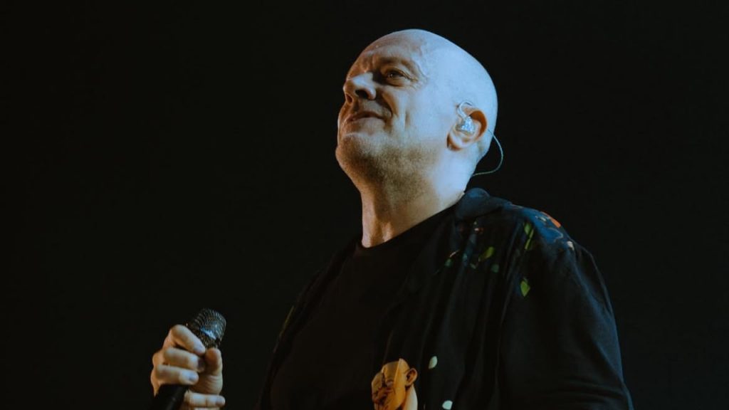 Max Pezzali a un suo concerto