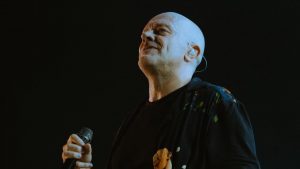 Max Pezzali a un suo concerto